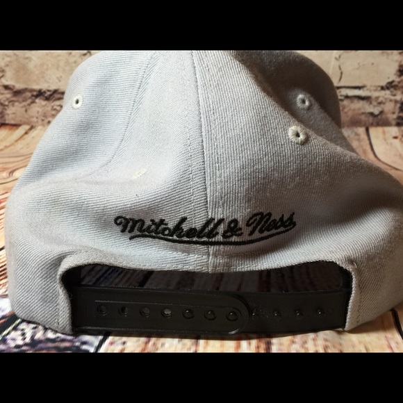 Chicago Bulls NBA Snap back and Air Jordan Tank XL - Picture 3 of 8